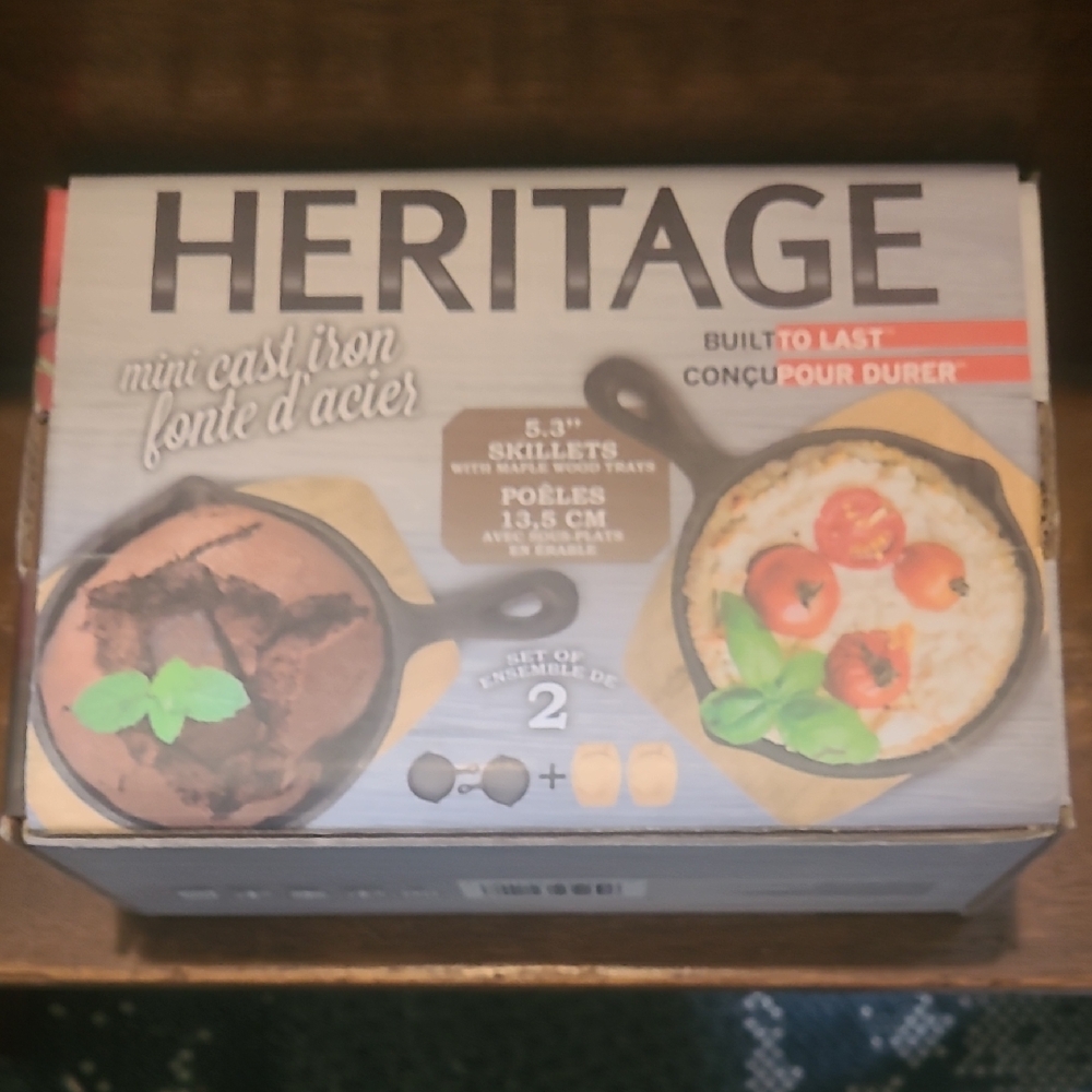 Heritage 2 Mini Cast Iron Skillets With Maple Wood Trays